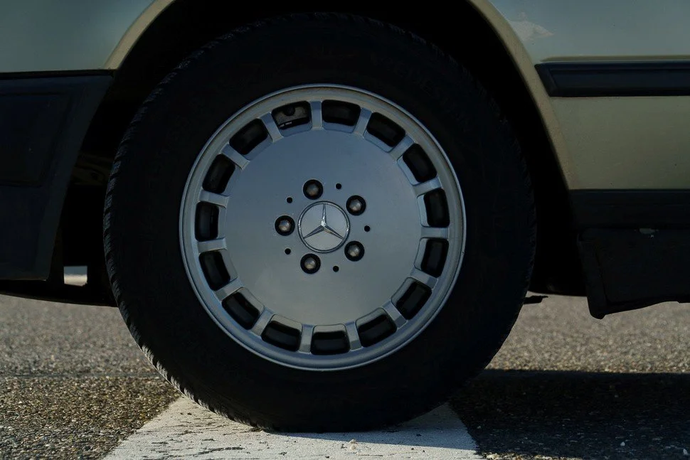 mercedes-benz-300e-stendert_wiel.jpg