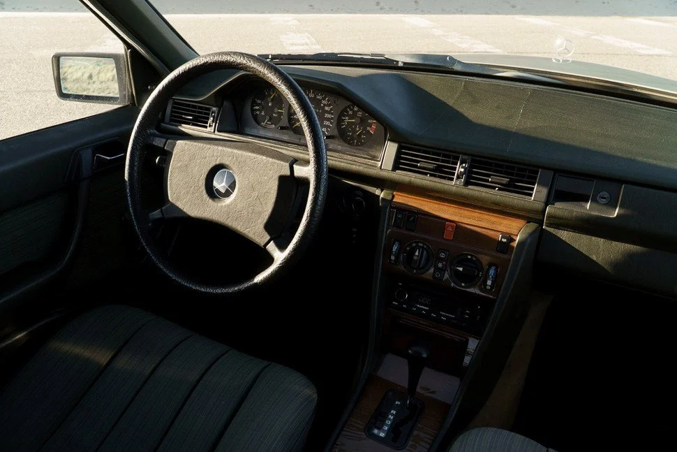 mercedes-benz-300e-stendert_cockpit.jpg