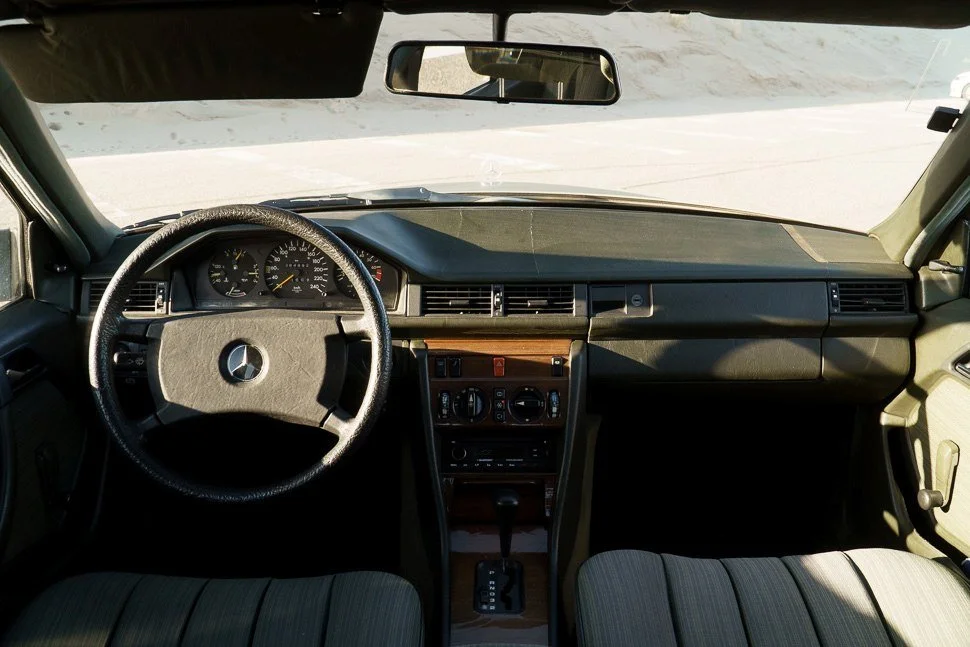 mercedes-benz-300e-stendert_interieur.jpg