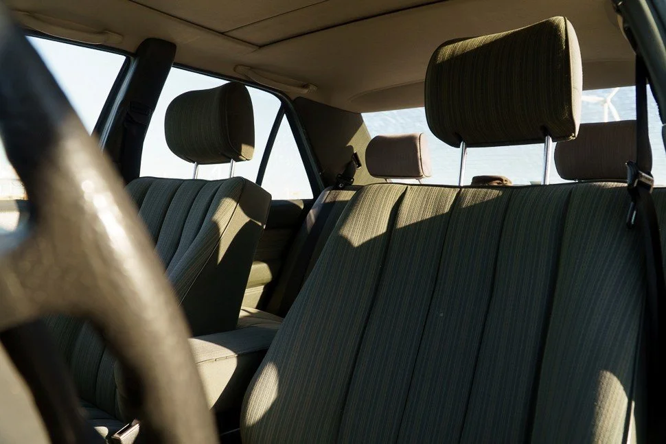 mercedes-benz-300e-stendert_stoelen.jpg