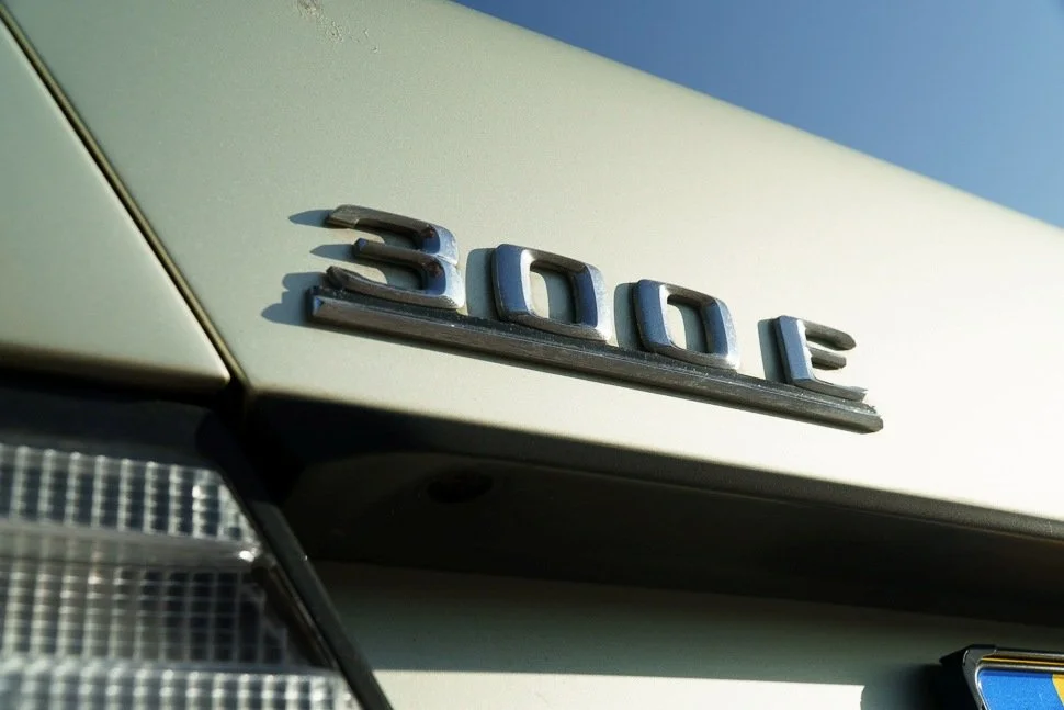 mercedes-benz-300e-stendert_logo.jpg