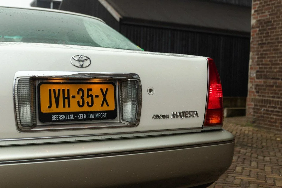 toyota_crown_majesta_achterkwart_close2.jpg