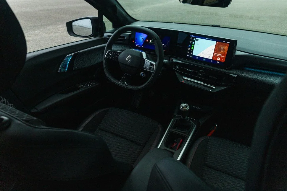 renault_clio_cockpit.jpg