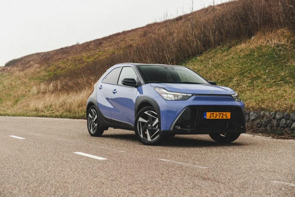 toyota_aygo_X_voorkwarty2.jpg