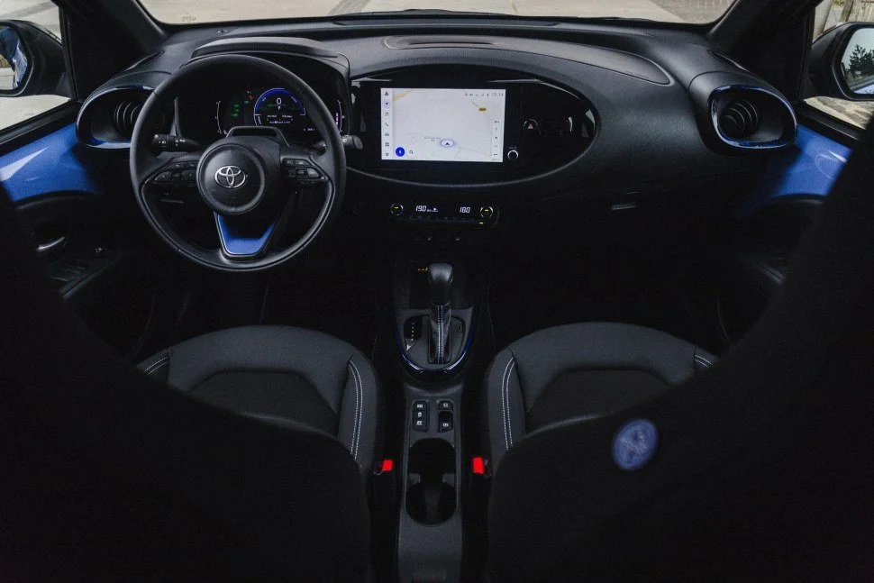 toyota_aygo_X_interieur3.jpg