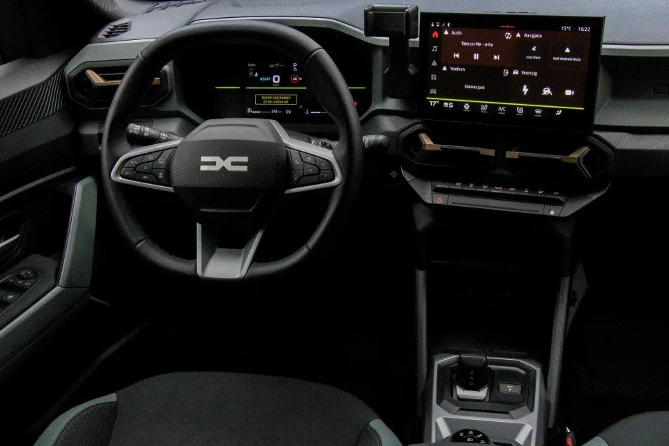 Dacia-Duster-4x4-cockpit.jpg