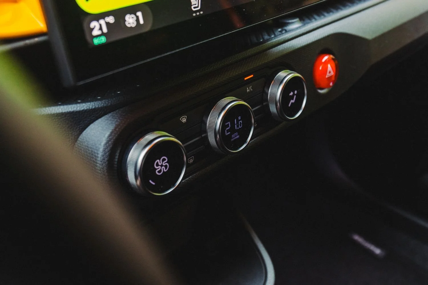 twingo-int6.jpg