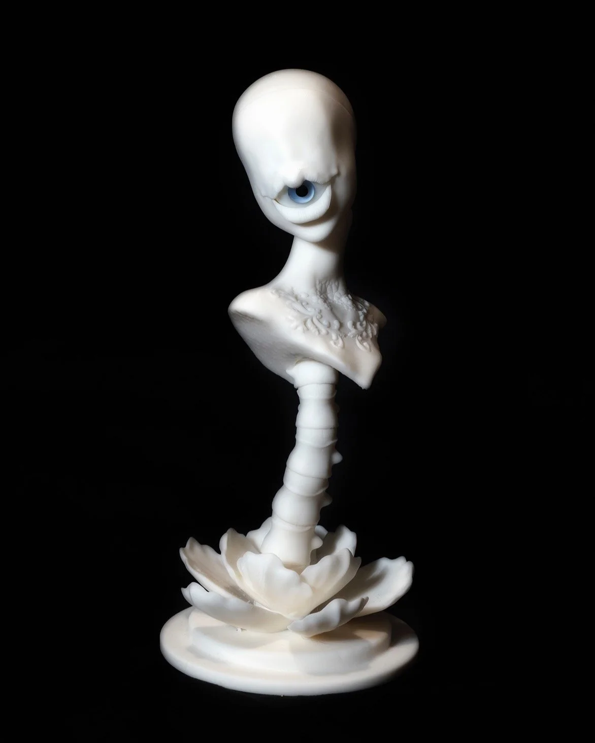 We've uploaded the first few listings to our Etsy shop. These include Kinoko, Chochin, and Kasaobake along with this new Lotus Bust. The bust can fit smaller MSD sized heads or can be purchased with our Nemo head. We'll be adding more listings soon ~