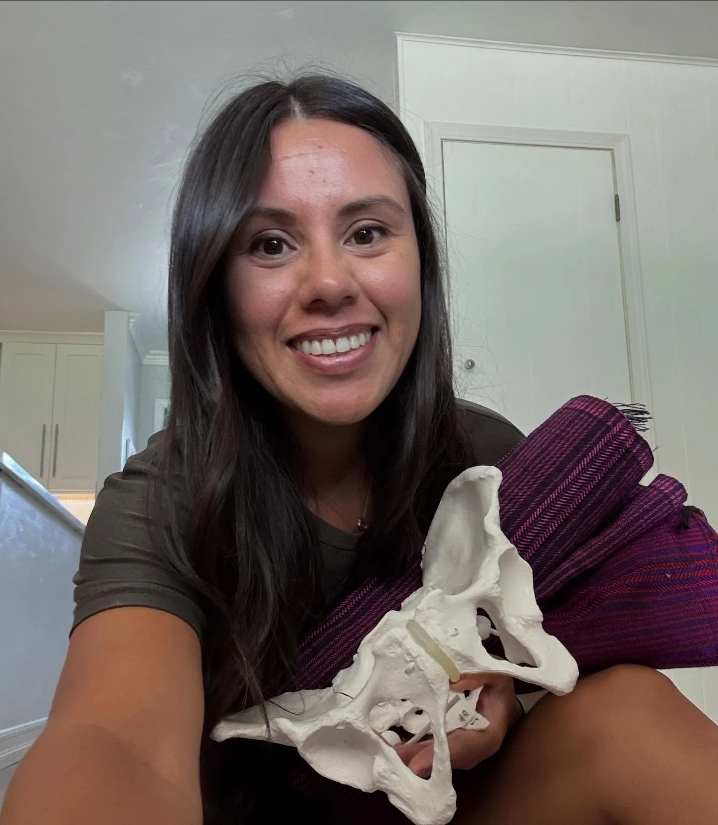 Just me, WAY out of my comfort zone&hellip; 🎥

Yesterday I worked on some videos to bring to you. At my house that means pelvis models and birth things scattered everywhere, with my daughter picking them up to &ldquo;teach&rdquo; how birth works.☺️
