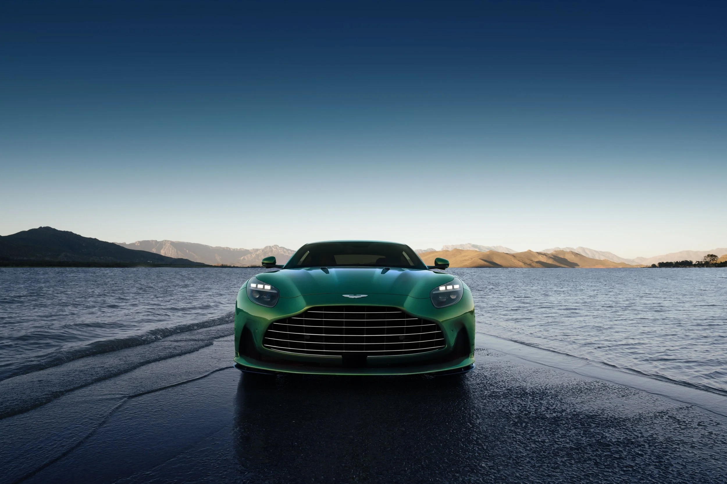 DB12_STILLS_EXT_1221_Front_Static_RGB99.jpg