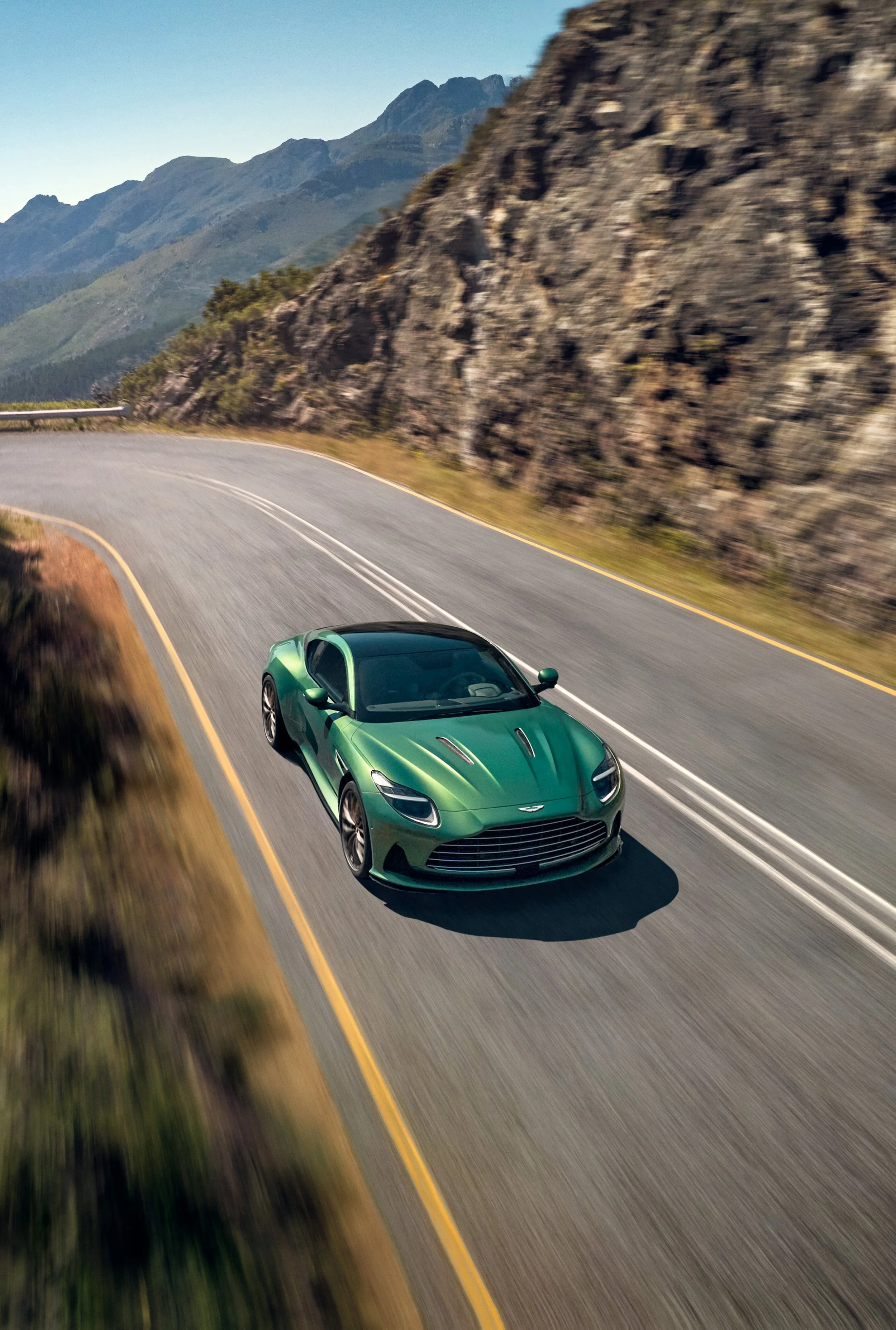 DB12_STILLS_EXT_1205_Front_High_7-8_Dyn_RGBuh.jpg