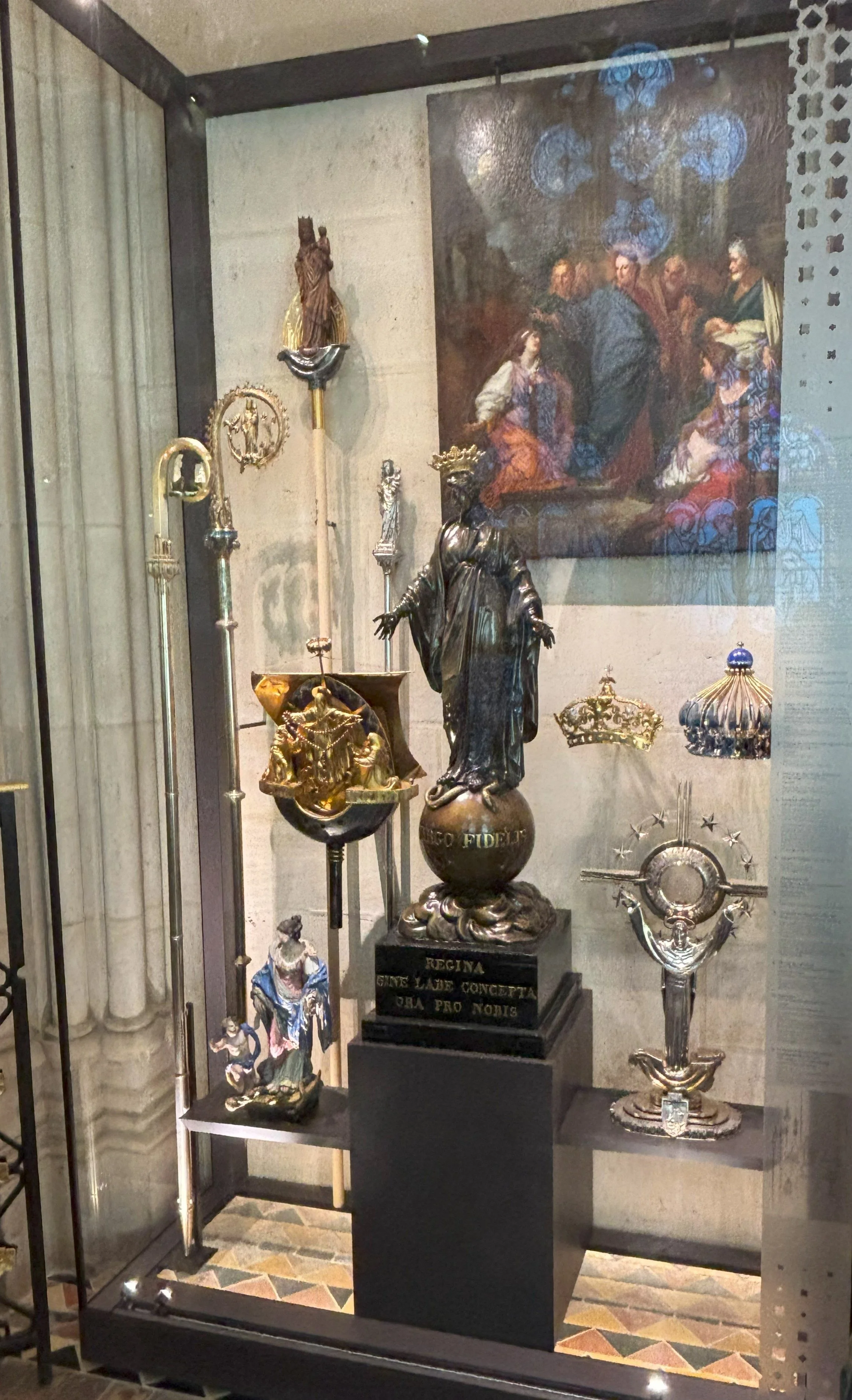 Notre Dame display 05-08 .JPG
