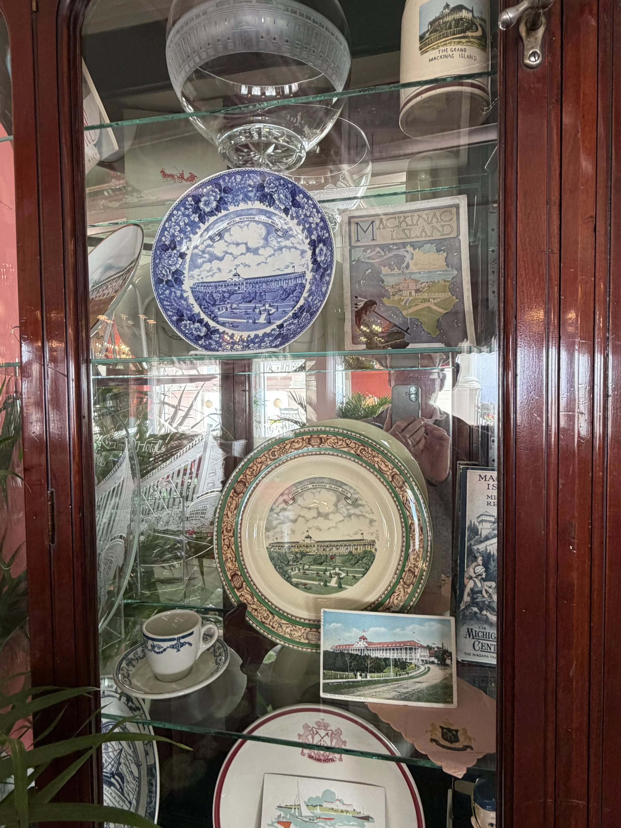 Plate cabinet.jpg