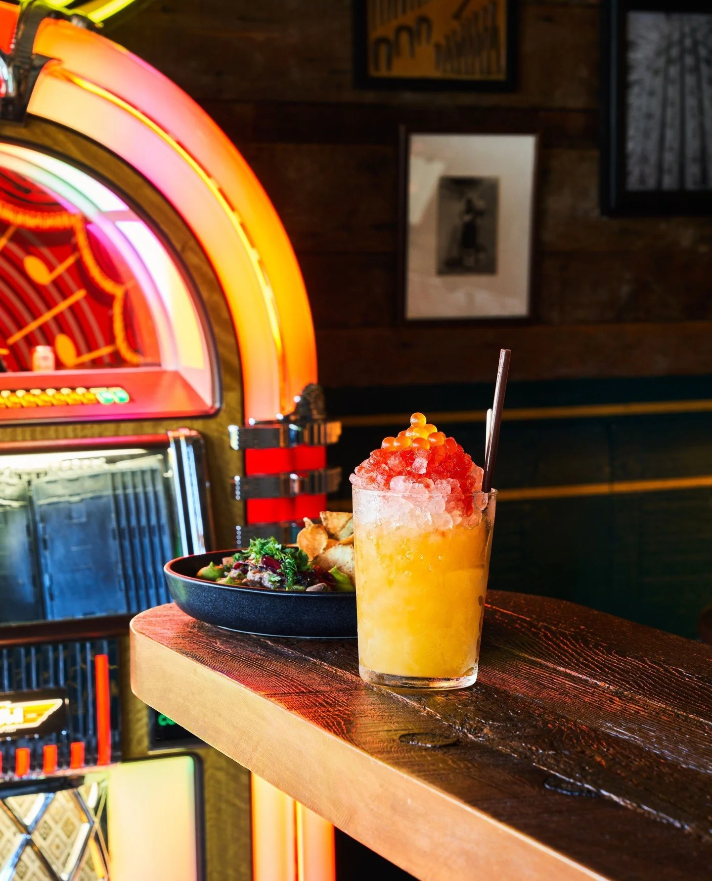 At Daisy, your cocktail comes with jukebox privileges. One drink = one jam, make it count.⁠
⁠
#daisymargaritabar #daisyla
