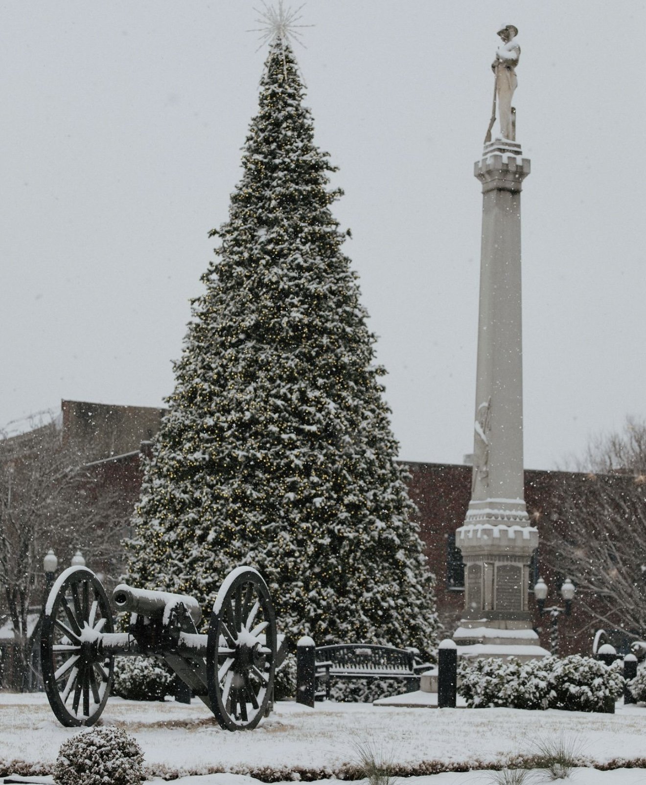 A Festive Middle Tennessee Christmas: Lights, Parades &amp; Holiday Pop-Up Bars