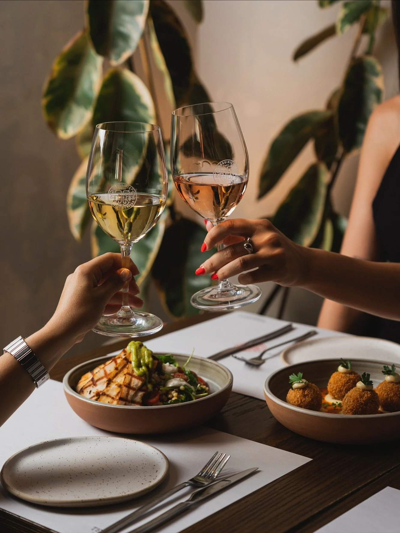 @toumpou.by for @terroirist_chalandri // @_digital_tales 
.
.
.
.
#terroirist #winebar #wine #photoshooting #foodphotography #photographer #food #digitaltales
#createcontent #contentcreation #contentcreator #marketing #digitalmarketing #creative #con