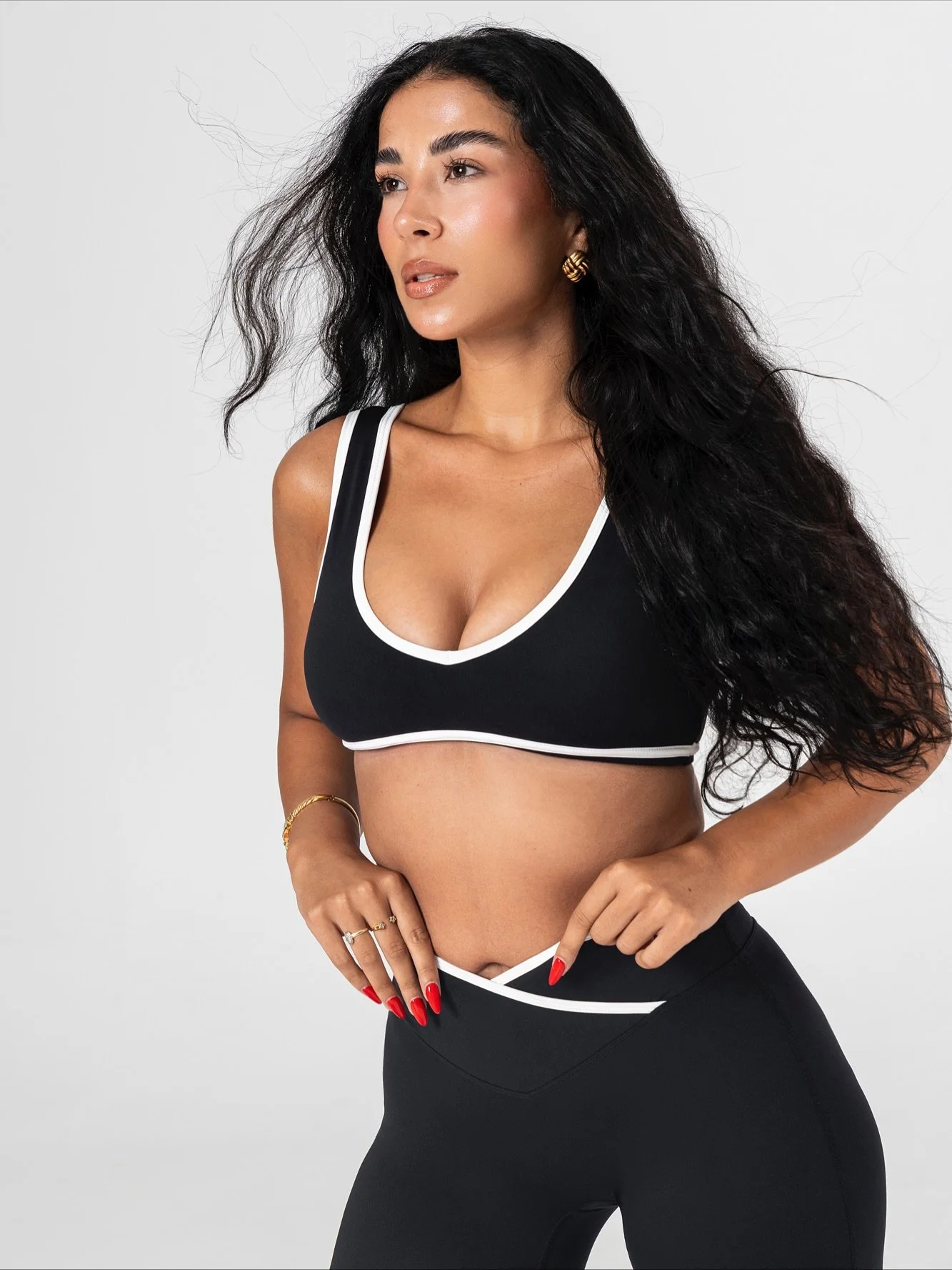 @skinglow.aura by @toumpou.by 🎀
Location @wspaceath 
.
.
.
#skinglowaura #athens #photoshooting #studiophotography #productphotography #product #photoshooting #contentcreation #skinglowauragirls #toumpouby