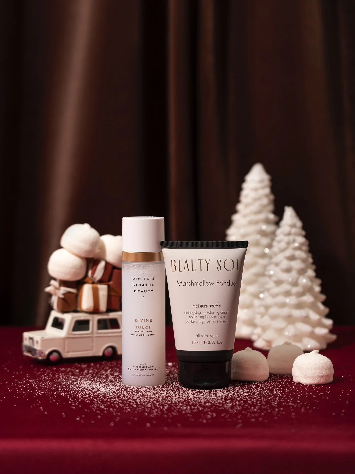 Shooting Christmas Sets @dimitrisstratosbeauty x @beauty_sou_ 🎀
.
.
.
.
#dimitrisstratosbeauty #photoshooting #studiophotography #productphotography #toumpouby