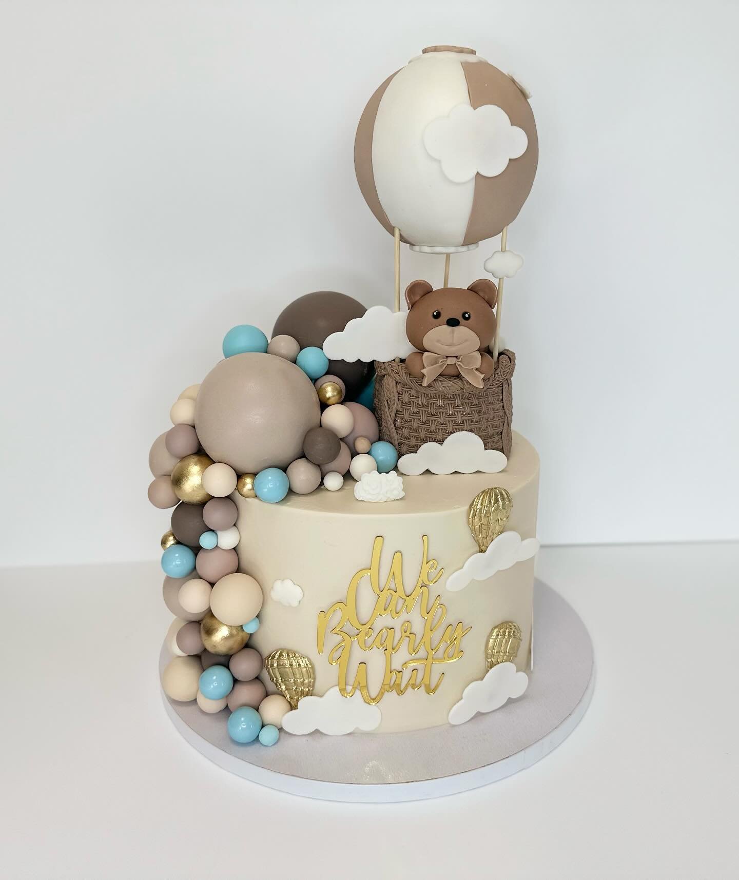 Sweet celebrations are on the way! Counting down with a little cake and a lot of love 🧸 🐻✨ 

#wecanbearlywait #wecanbearlywaitcake #customcake #cake #kybakery #louisvilleky #louisvillecake #themixingbar #custombakery #teddybearcake #teddybear #baby