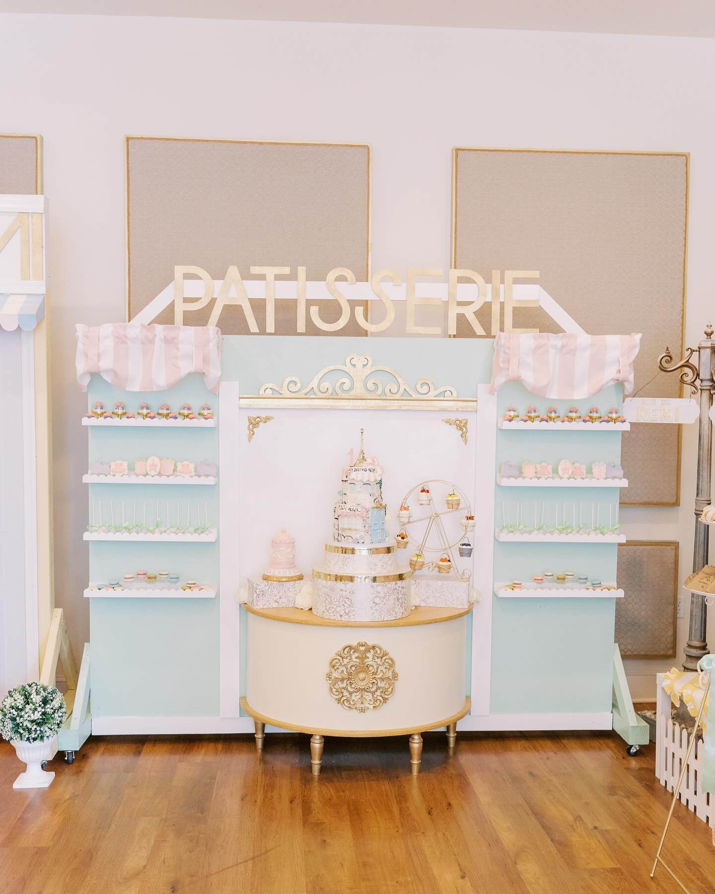 Reese and Remingtons first trip to Paris! It was so fun working with such a wonderful team put together by @heleringerevents 🫶🏻🇫🇷

Design, Planning &amp; Storefronts: Heleringer Events (@heleringerevents)
Venue: The Prologue (@theprologuevenue )

