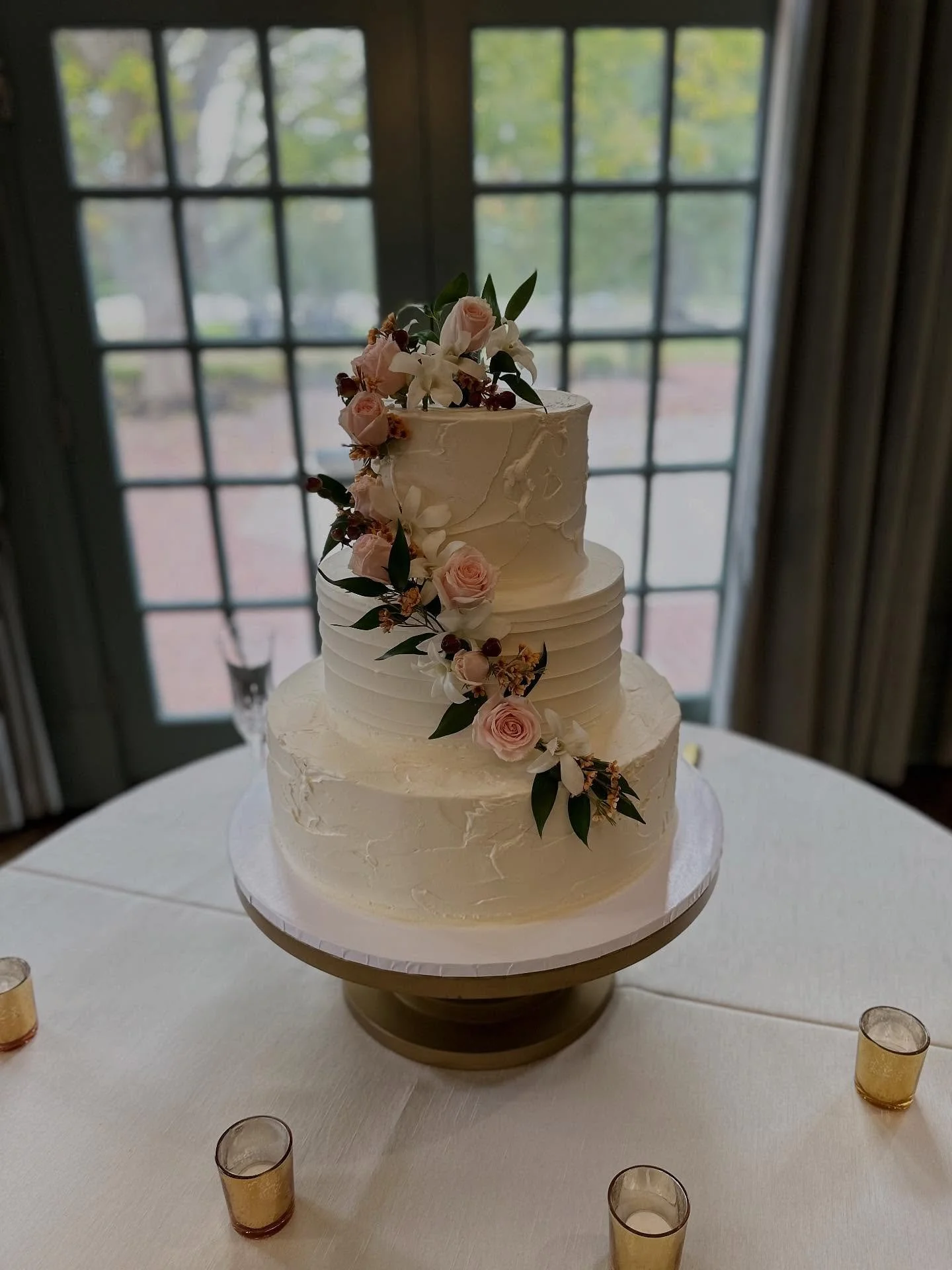 Caroline and Trevor 🤍🌱

#louisvillebakery #louisville #customcake #weddingcake #weddingseason #texturedweddingcake #ky #bakery #weddingcakes #cakes