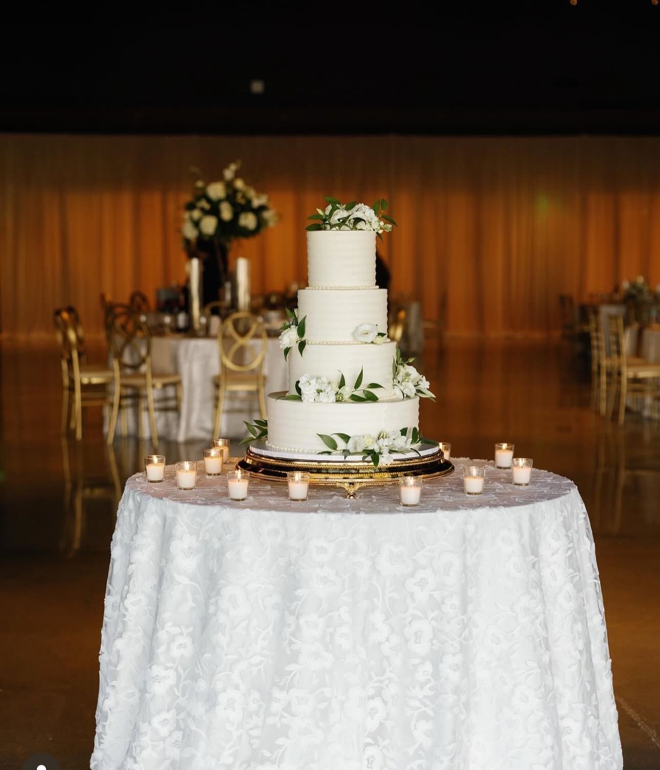 Are you planning a 2026 or 2027 wedding? 🤍
Dates are filling quickly over here and as a one-woman bakery, I take on a limited number of weddings each year to give every couple the care and detail they deserve. I truly love being a part of so many sp