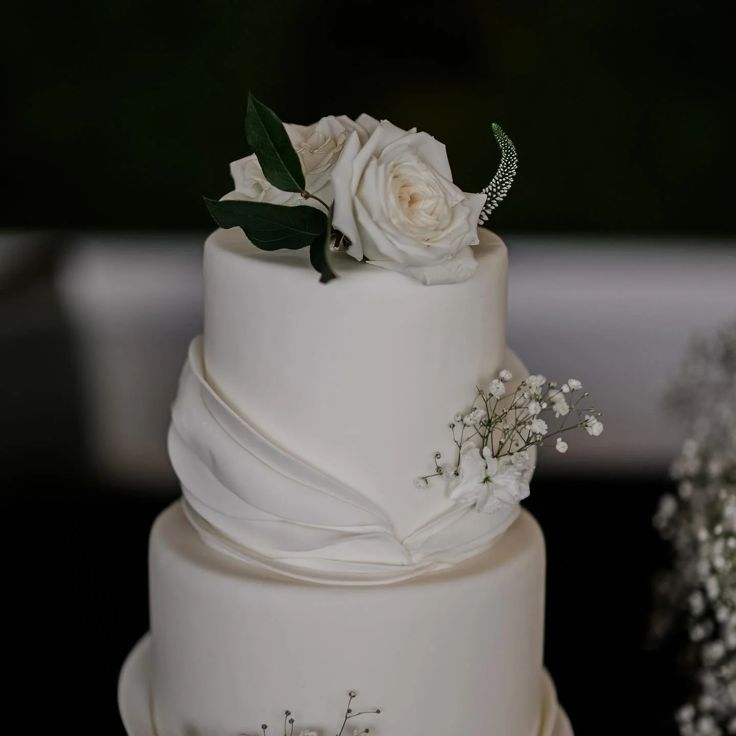 2026 Wedding spots are filling up! Click the link in our bio or message us today to schedule your Cake Tasting! 

📷: @greenapplephotoky 
Venue: @bardstownbourbonco 

#weddingcake #weddingcakes #weddingseason #wedding weddinG