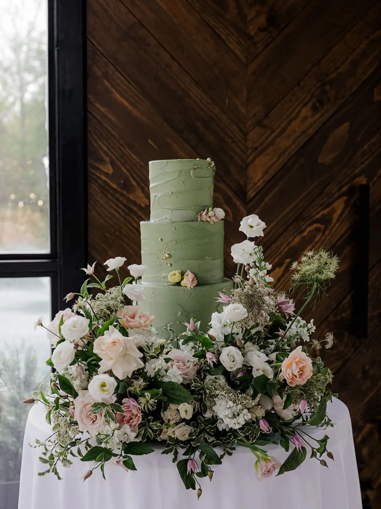 A moment for a colored Wedding Cake ✨ 💐 

Vendor List-

Photographer: @greenapplephotoky 
Venue: @thegreenhouse_rrgky 
Florist: @petiterefine
Tablescape Rentals:  @ingoodcompanyrentals 
Hair and Makeup: @southernbridalstyles 
Gowns:  @rebeccasweddin