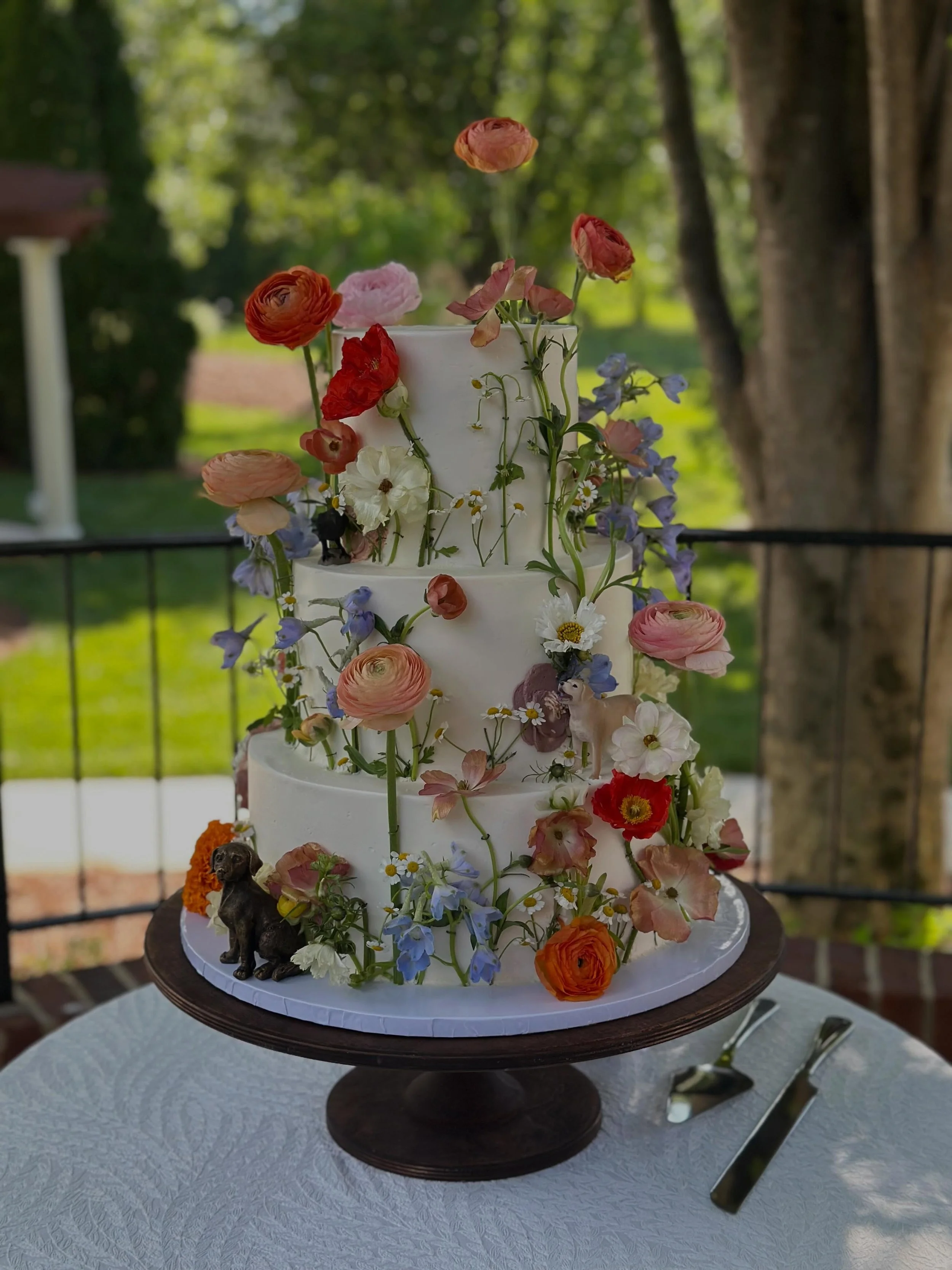 Allyson and Igor 🌷🌸🤍

#weddingcakes #weddingseason #cake #louisvilleky #ky