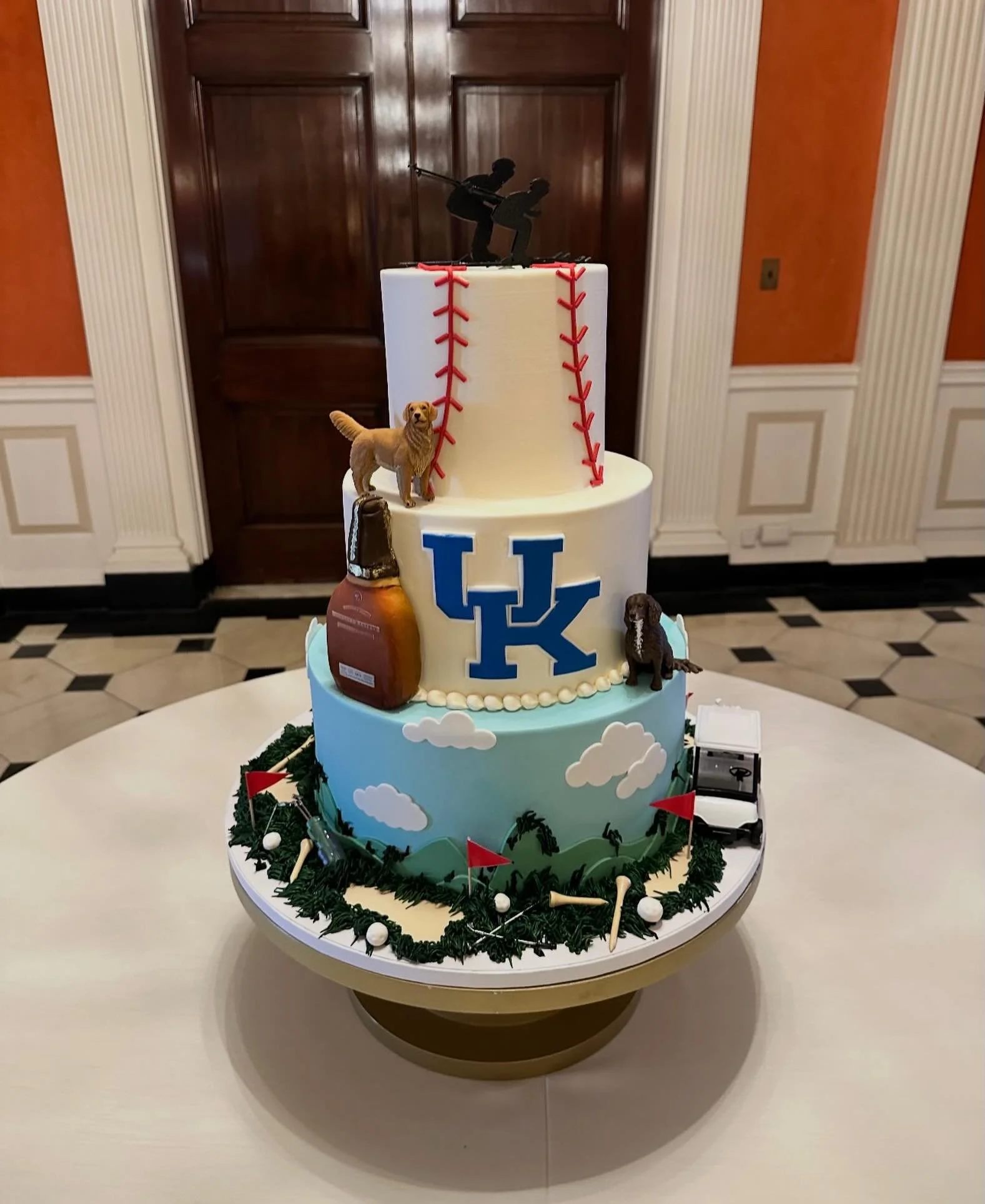 A grooms cake with all his favorite things! ⛷️⛳️ 🥃 

#groomscake #favoritething #weddingseason #louisville #cakes