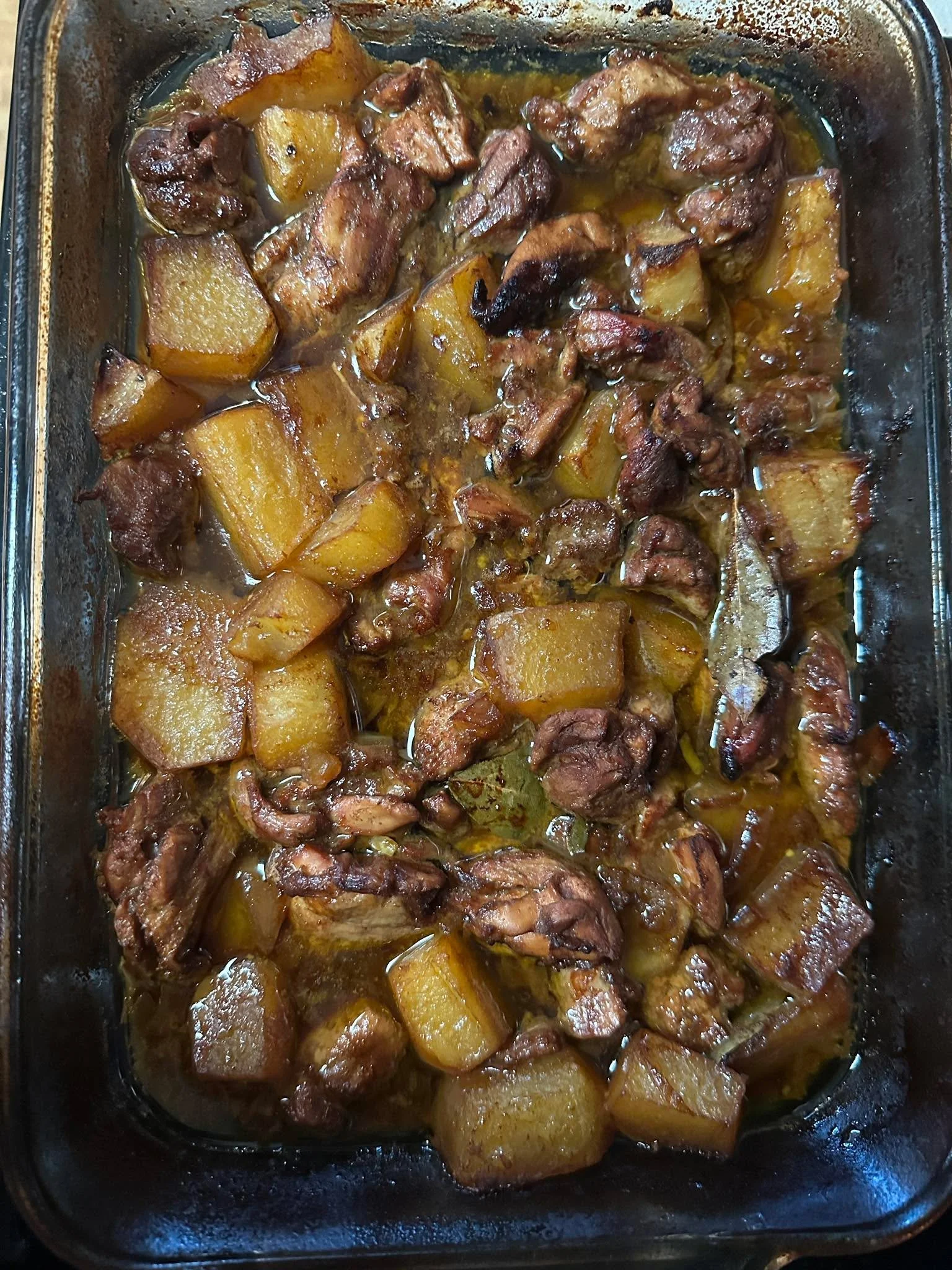 🤎🇵🇭🖤 My Oven-Roasted Chicken Adobo (easy version) with a little shortcut and my own twist ✨

✨ Ingredients:
- 2 lbs boneless chicken thighs 
- 1 packet Mama Sita&rsquo;s Adobo Marinade 
- 5&ndash;6 cloves garlic, minced (don&rsquo;t skip this!) 
