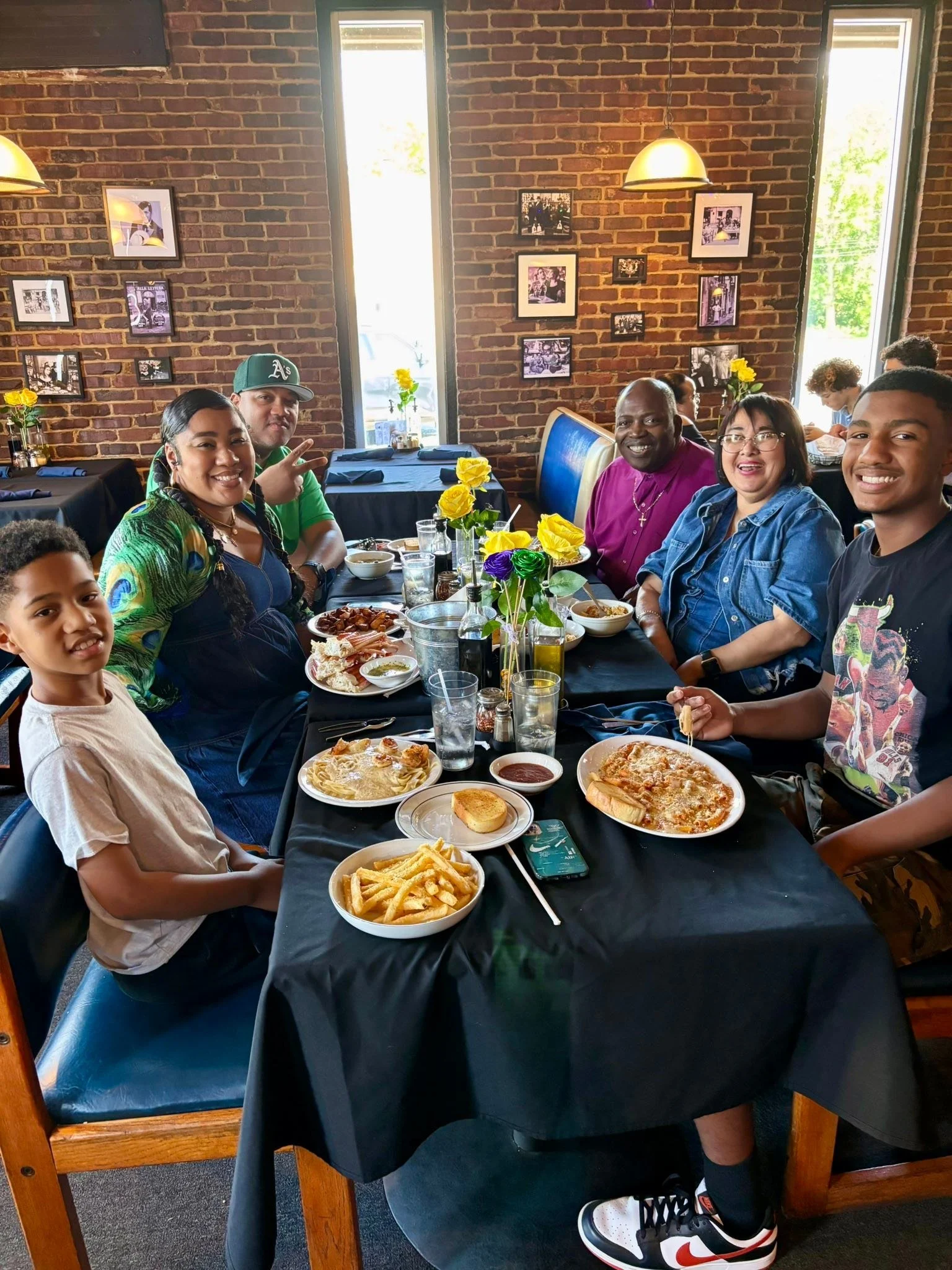 Blessed to take mama to a beautiful Mother&rsquo;s Day meal at Chef&rsquo;s Kiss Ristorante - Topeka today! Everything was made fresh to order including all the pastas and sauces! And I also love they are a small, family-owned business. 🫶🏾