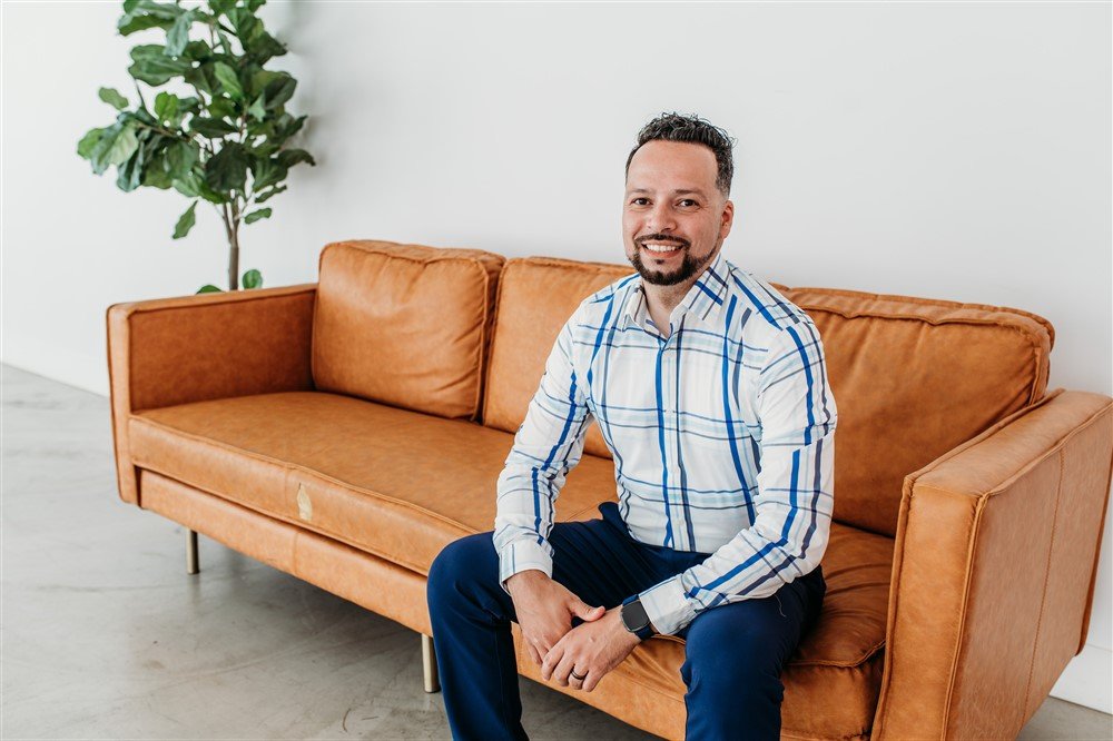 Eric Vicens, licensed therapist and certified financial therapist serving Oak Park, Chicago, and Illinois.