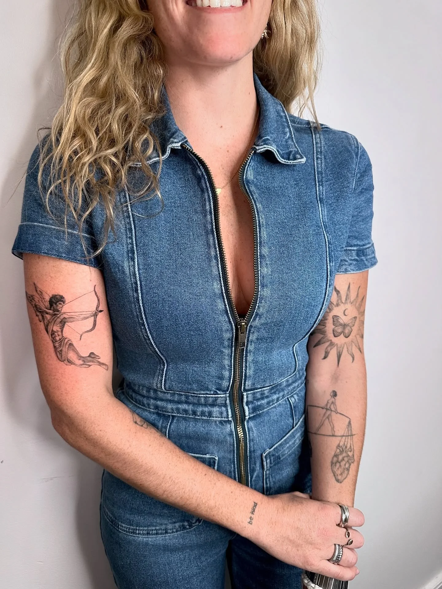 ✨ Fresh addition ✨ This strong little angel 🪽💪 has found its place among a beautiful collection of healed pieces.
I’m beyond grateful to amazing Beatriz, who travelled all the way from Perth to the Gold Coast just to get tattooed by me 🤍🙏