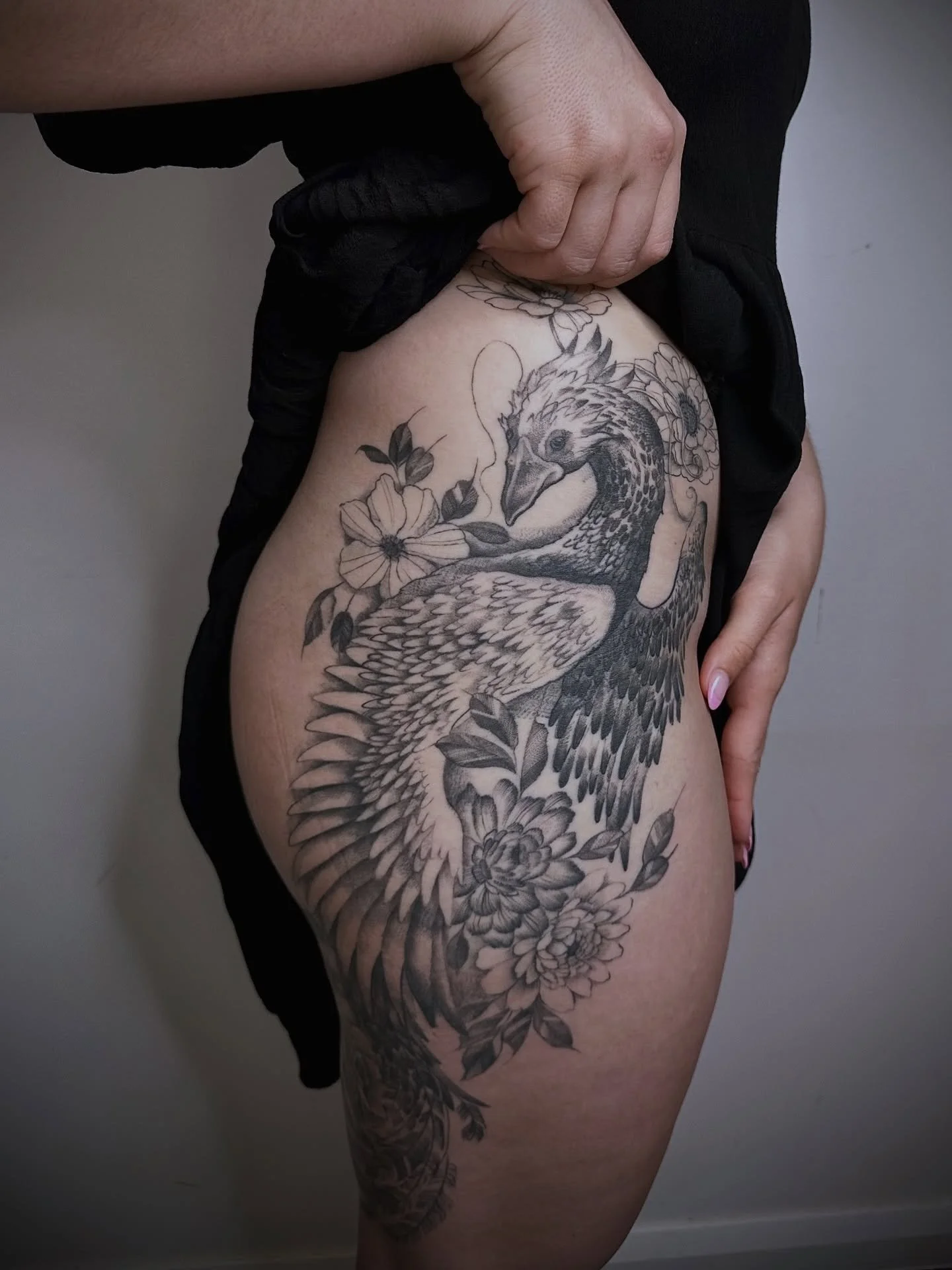 ✨ Healed piece ✨
This phoenix represents transformation, resilience, and new beginnings 
the perfect symbol for rising stronger each time life burns us down 🔥🖤

Absolutely in love with how this one healed, soft shading, flowy feathers, and those fl