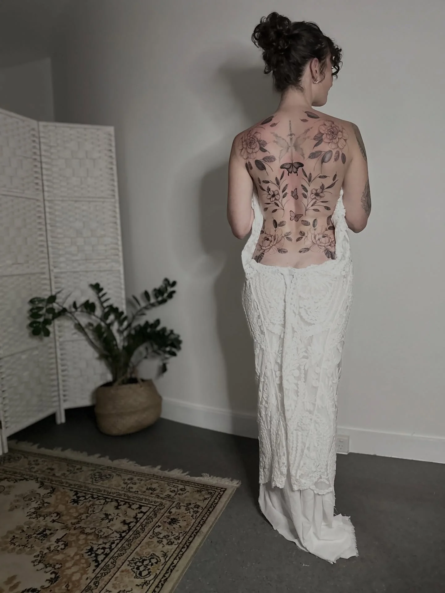 Delicate symmetry, flowing florals, and butterflies in motion.
This back piece was designed to follow the natural lines of the body, creating balance from spine to shoulders. Soft botanical elements meet light, airy butterflies to give the whole piec