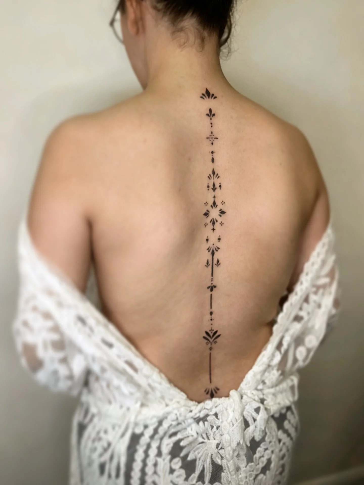 Soft, centered, and feminine ✨ 

This delicate ornamental spine piece was designed to flow naturally with the body, each detail placed to enhance the line of the back and create a subtle, elegant statement. 

There is something so powerful about keep