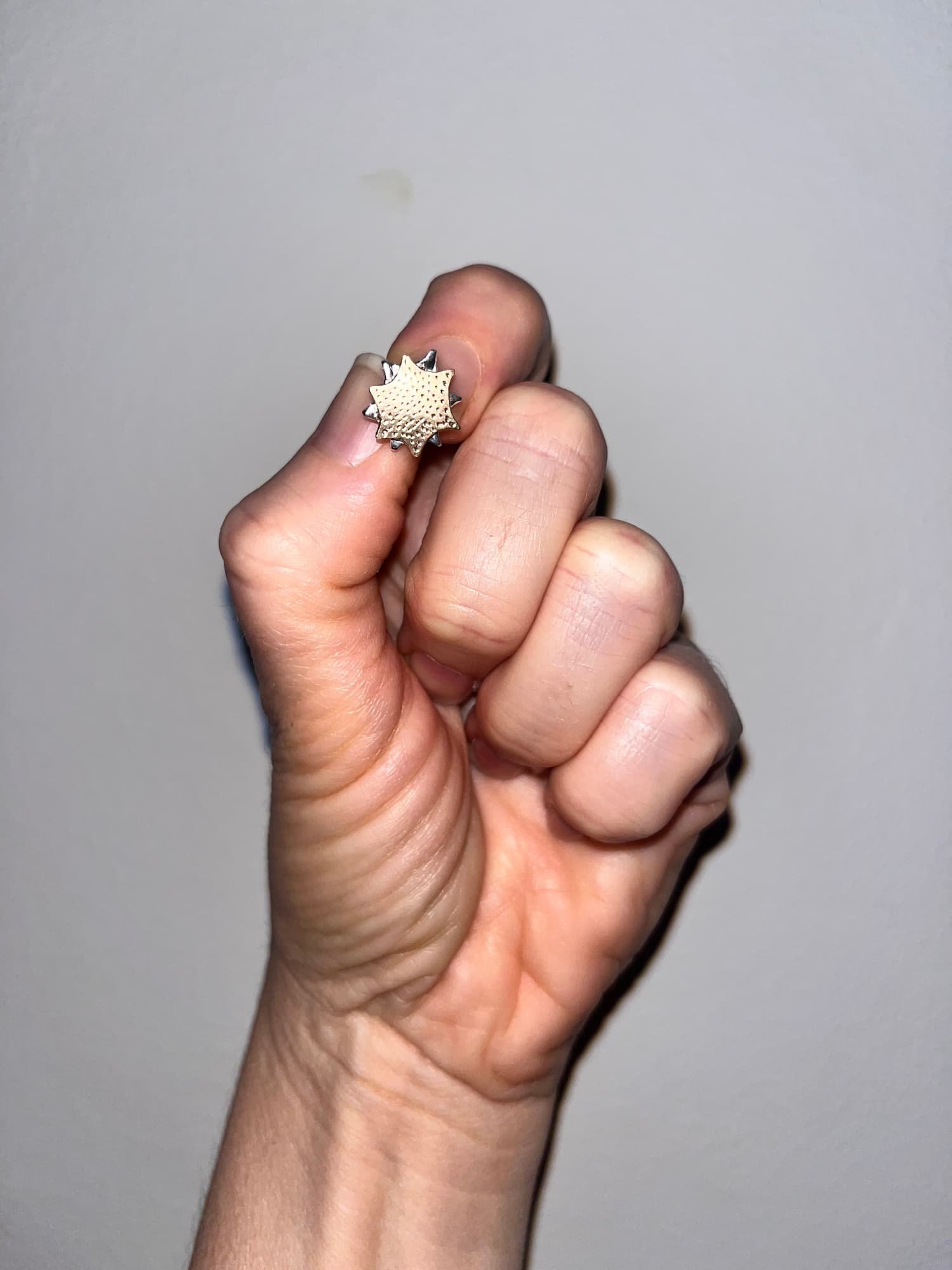 Flash-Hand-Sunlight-Earring-Motion-Silver-gold.jpg