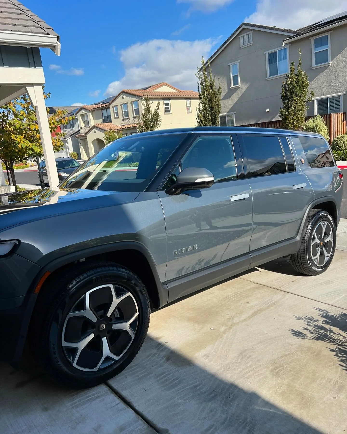 Basic detail on a Rivian 
Book your appointment with us!📲
Located all around the bay area📍
(650)485-9461
tigersautodetail@gmail.com
