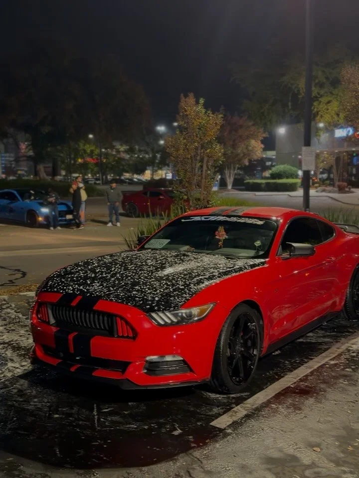 Shined up this Mustang at the meet&hellip; heads turned all night🔥✨

#cardetailing #mobiledetailing #mustang #carmeet