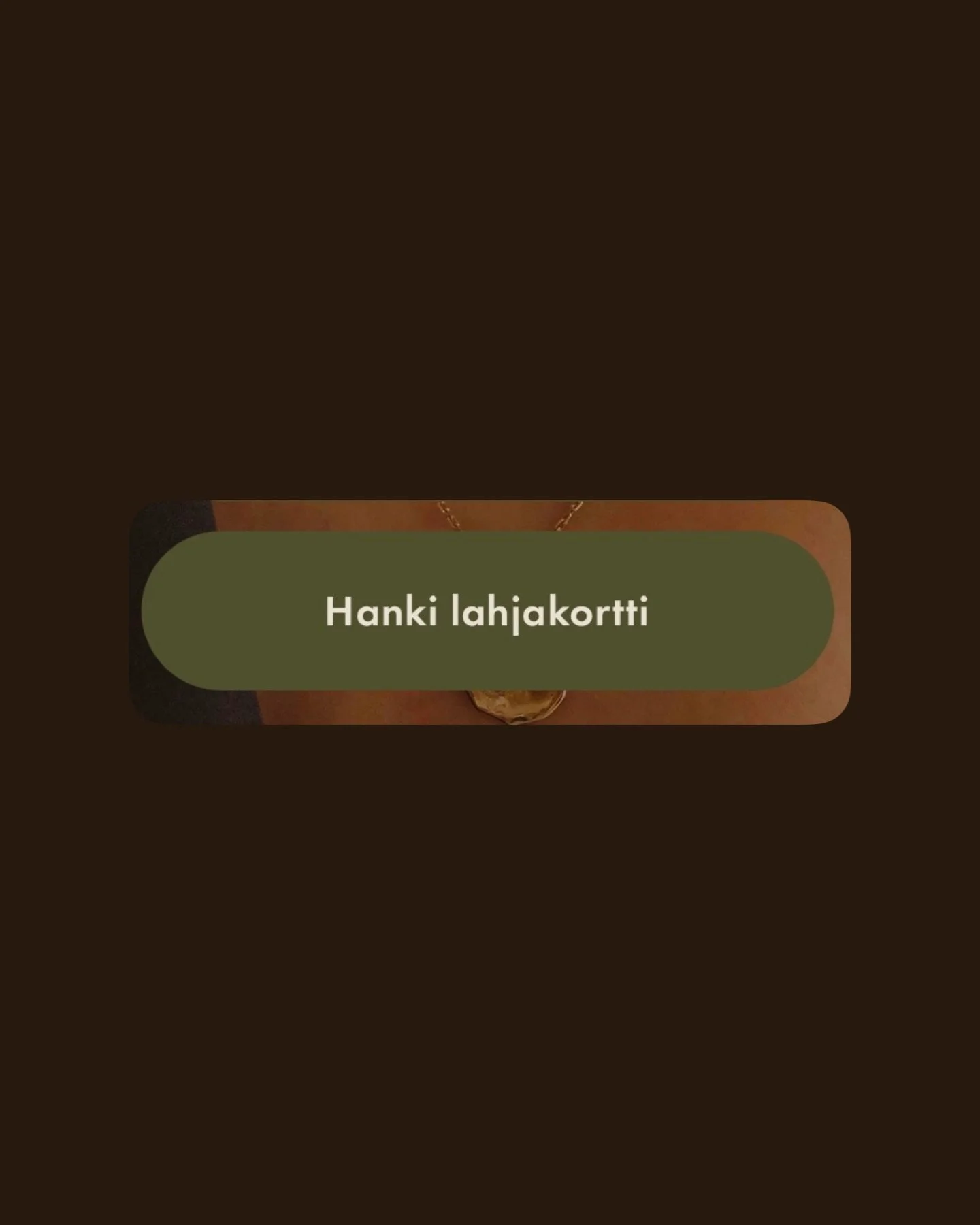 Lahja viel&auml; hankkimatta!? Meilt&auml; saat nyt lahjakortteja helposti nettisivujemme kautta 🤎 

Mik&auml; olisi ihanempi lahja antaa toiselle kun aikaa h&auml;nelle itselleen, aikaa rentoutumiseen ja hemmotteluun, aikaa kaunistautumiseen ja oma