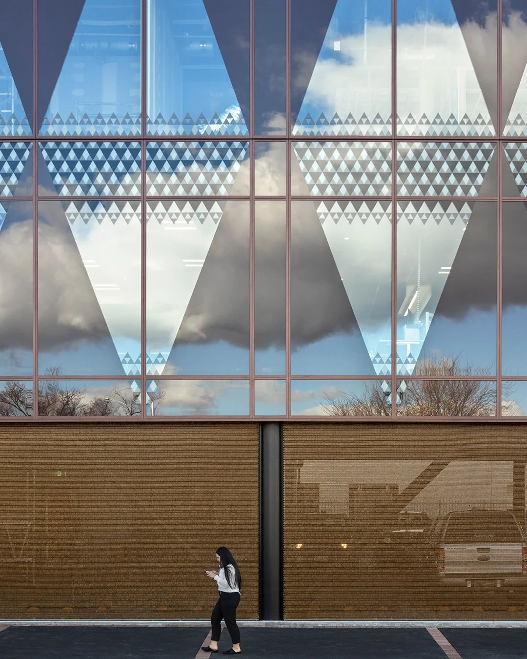 PAST PROJECT FEATURE: Cultural Crossing / Base Build / Fit-Out.
Guided by the lead tenant's vision, Bay of Plenty Regional Council sought to weave cultural narrative into the building. The building skin has become this canvas for local identity. We