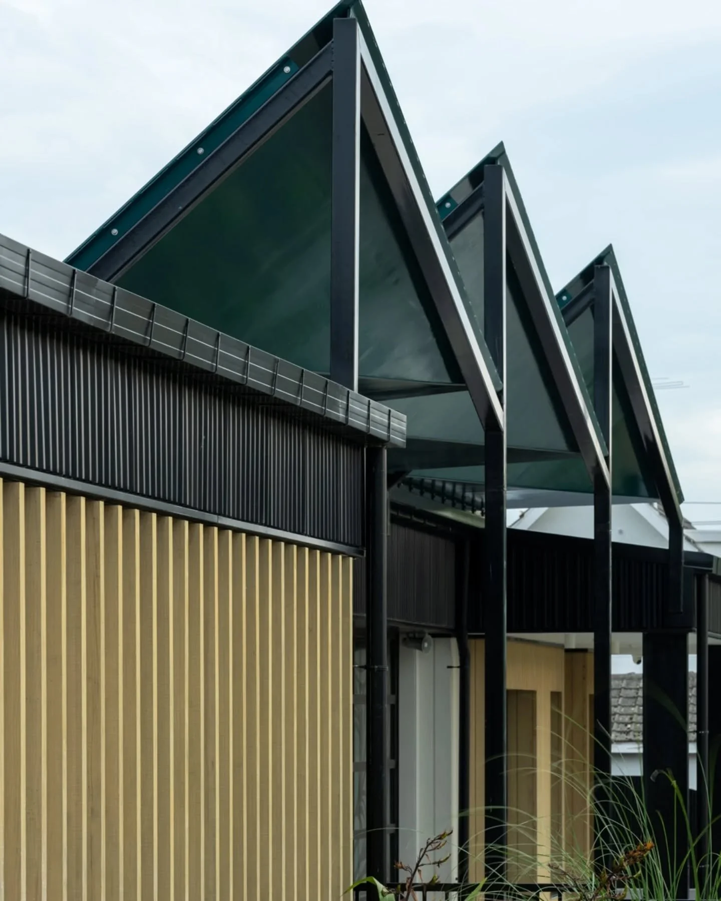 Mangapapa Primary School Redevelopment, Gisborne.

The three folded roof planes signify the entry to the main school campus.

Photography by @simondevitt_photographer