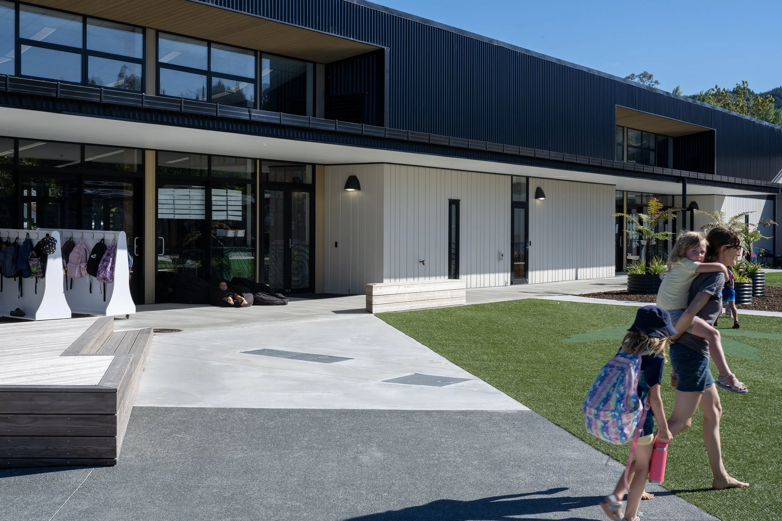 DCA_MangapapaSchool_1495 Simon Devitt.jpg