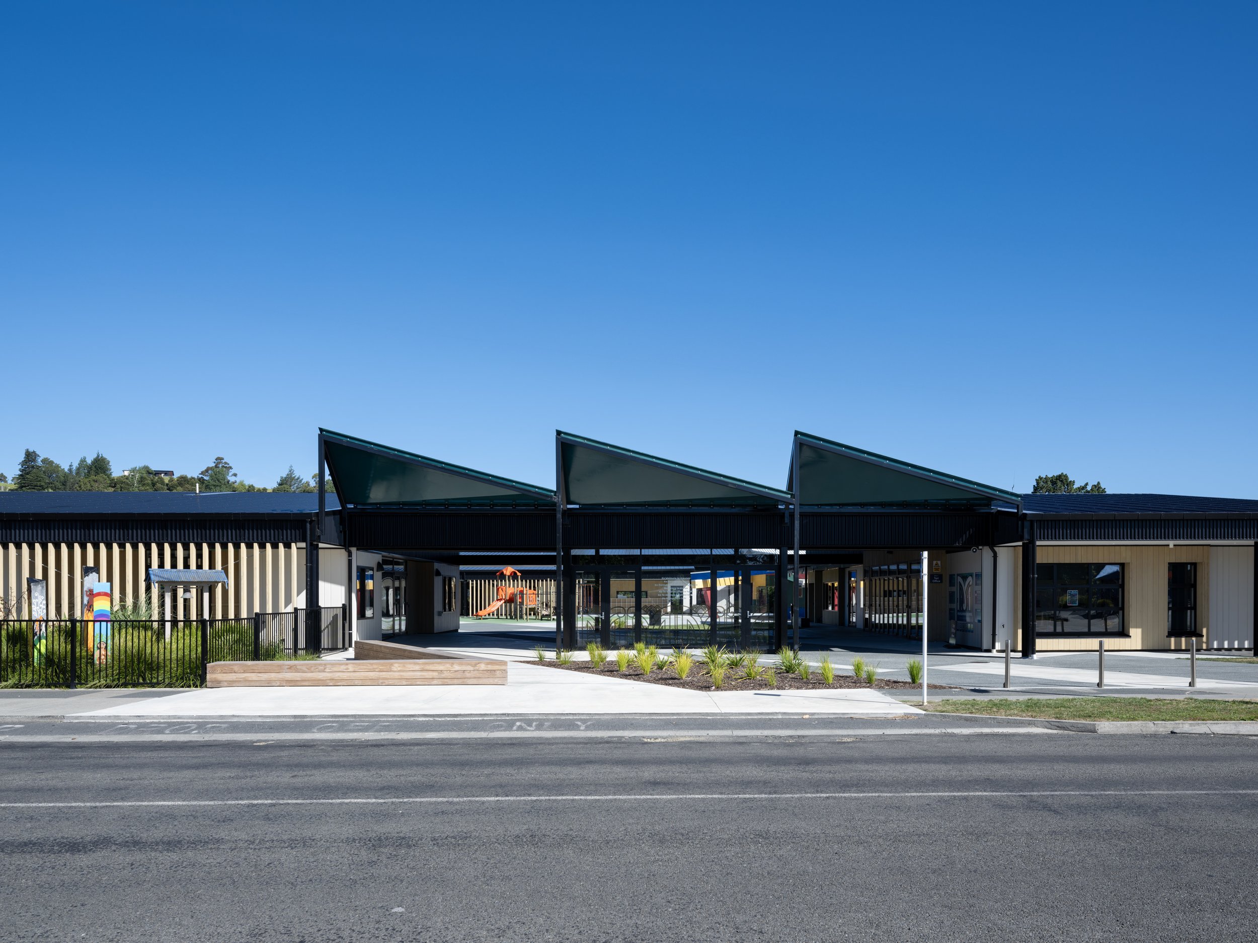 DCA_MangapapaSchool_1705 Simon Devitt.jpg