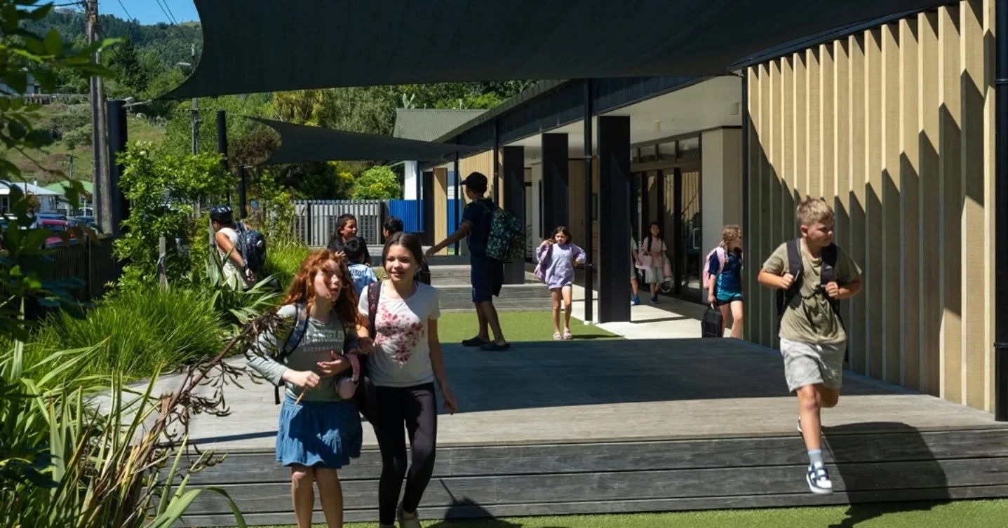 At Mangapapa Primary School Redevelopment, learning is not confined to indoor spaces. Carefully curated outdoor learning areas offer varying degrees of shelter and protection from the elements, enabling a range of teaching and learning activities to 