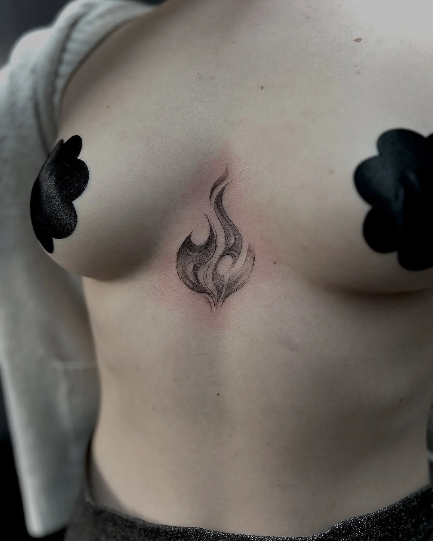 Flamw on heart chakra for Judith. Thanks for your trust 🧡🙏 Done at @tabula.rasa.tattoo 
#tattoo #tattooart #chakra #heartchakra #dutchtattooartist #netherlands# femaletattooartist #zeist #tattoostudio #tattoos