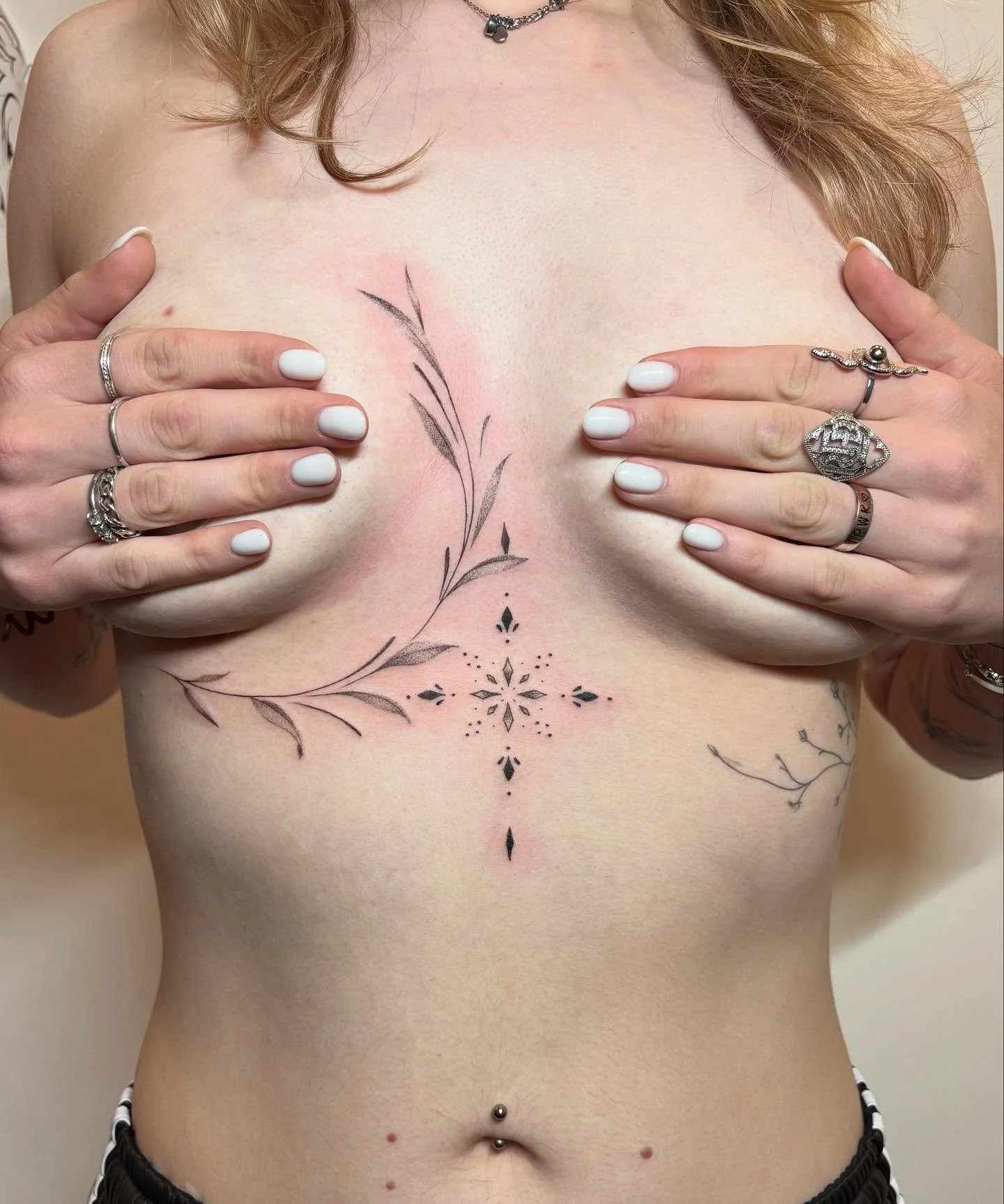 Thanks for the trust again - always a pleasure! 
Looking to get something similar? Don&rsquo;t hesitate to reach out, I&rsquo;d love to do more like this🖤 

For info/appointments DM or email at yvetart.ink@gmail.com

Find me in Zeist and Utrecht!
@s