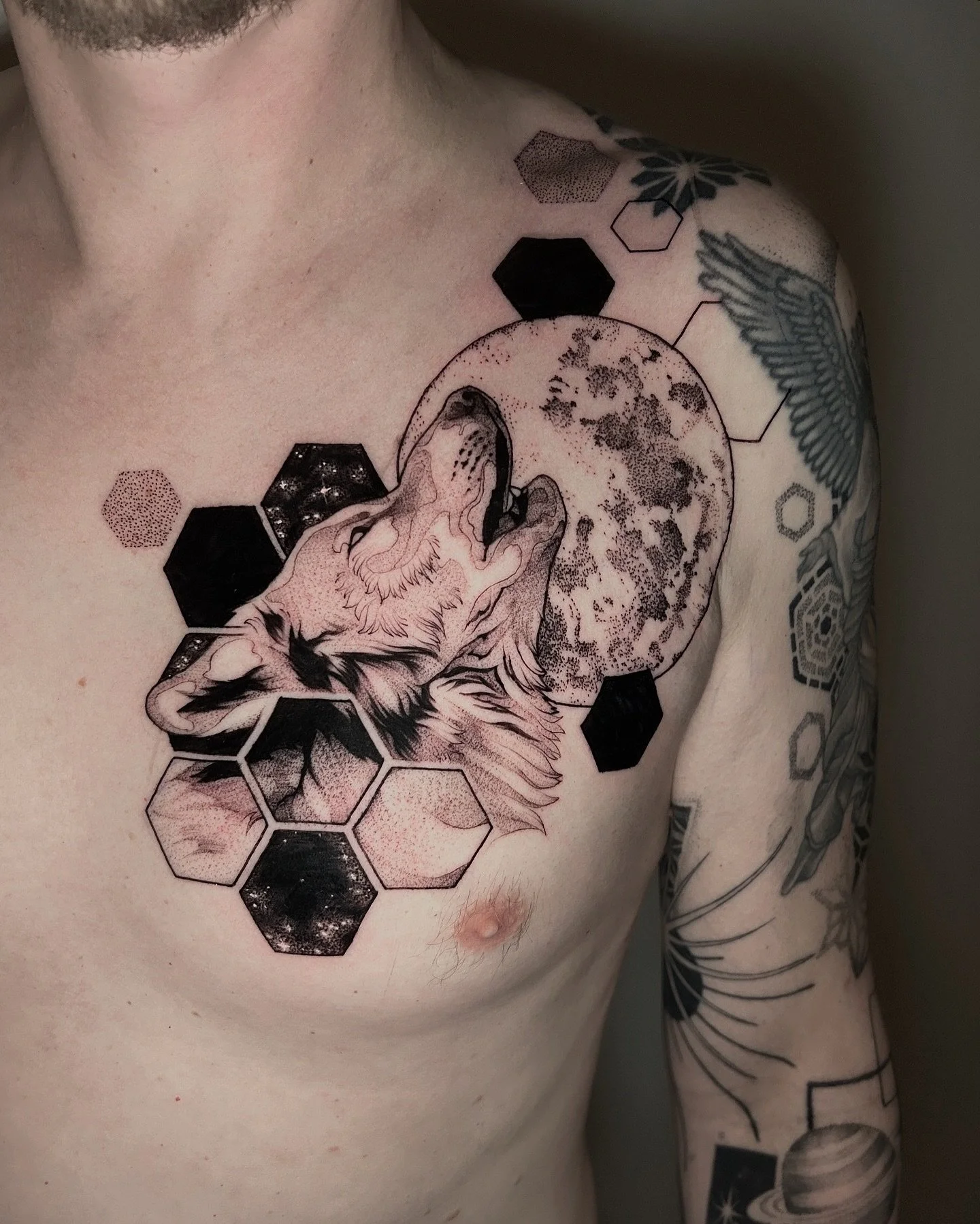 Chest piece for @blokmarcel. Loved doing this and thanks for letting me make something cool for you! @studio.zuiver 
#tattoo #tattoos #chesttattoo #tattooart #dutchtattooartist #zeist #slotlaan #wolftattoo #femaletattooartist #sleeve #tattoostyle #t