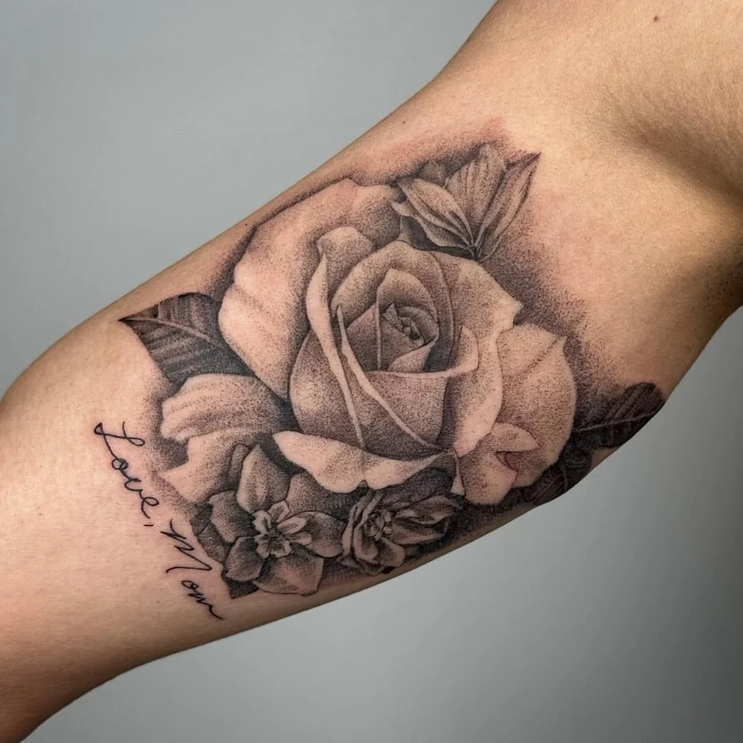 I love getting to do pretty florals! And I love them even more when I get to add some extra love and meaning to them, adding handwriting to a piece like this is always beautiful!
Booking from November onwards at @studio.zuiver in Zeist, Netherlands!